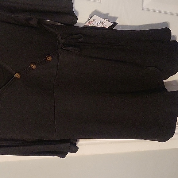 NWT Duetime Maternity Short Flutter Sleeve Nursing Friendly Top - Picture 3 of 10